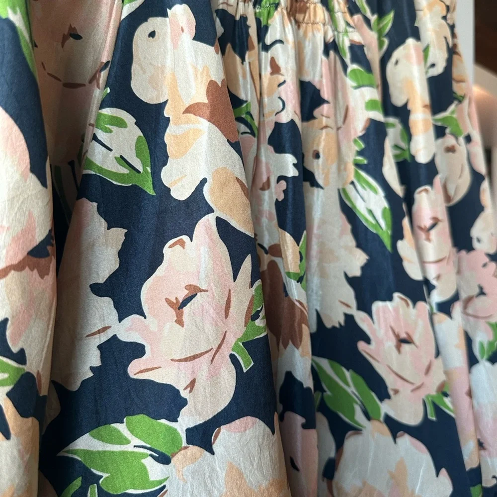 THE GREAT. Magpie Silk Top in Victorian Rose Print - Picture 11 of 12